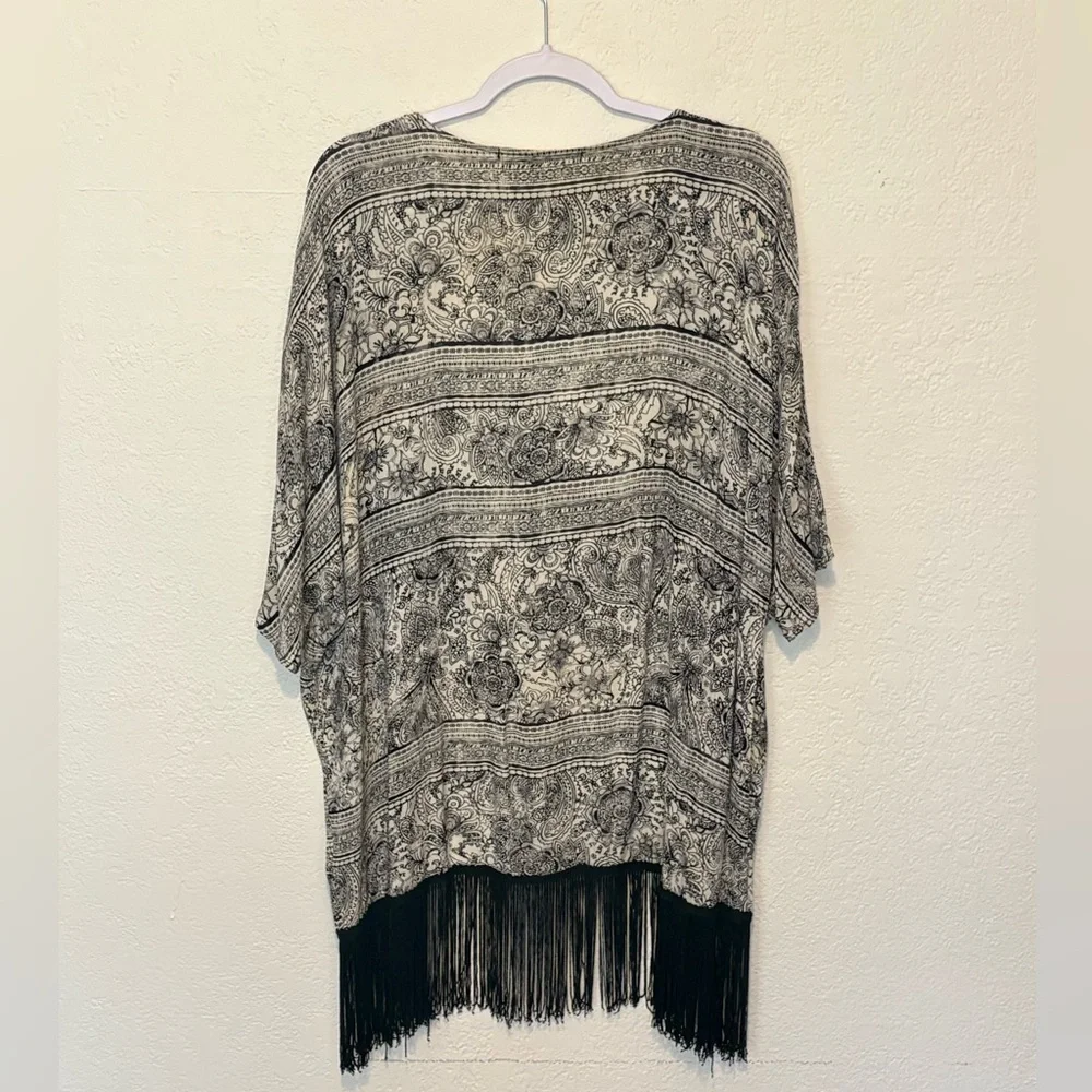 California Gypsy Black & White Print Kimono with Fringe (One Size)